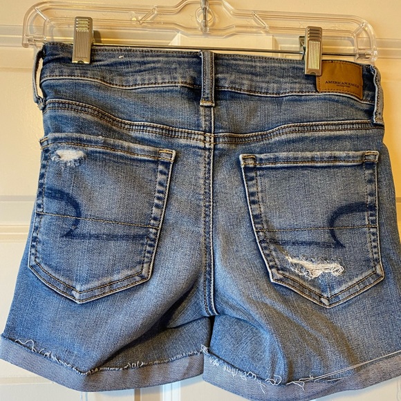 American Eagle AEO stretch distressed denim shorts with lace pockets size 4.. - Picture 2 of 7